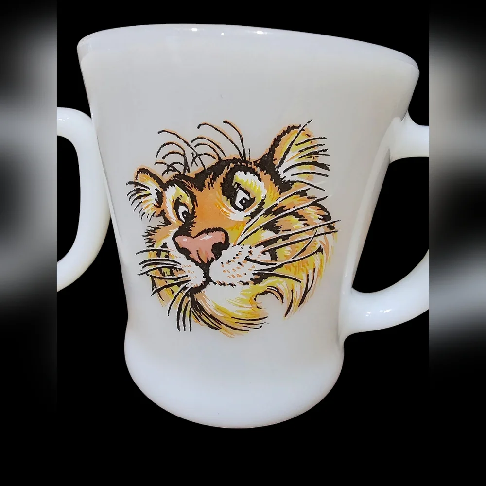 Vintage Esso/Exxon Tiger In Your Tank By Fire King 50's 60s Milk Glass‎